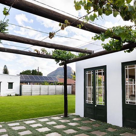 Victorian Square Guesthouse Graaff-Reinet Екстериор снимка