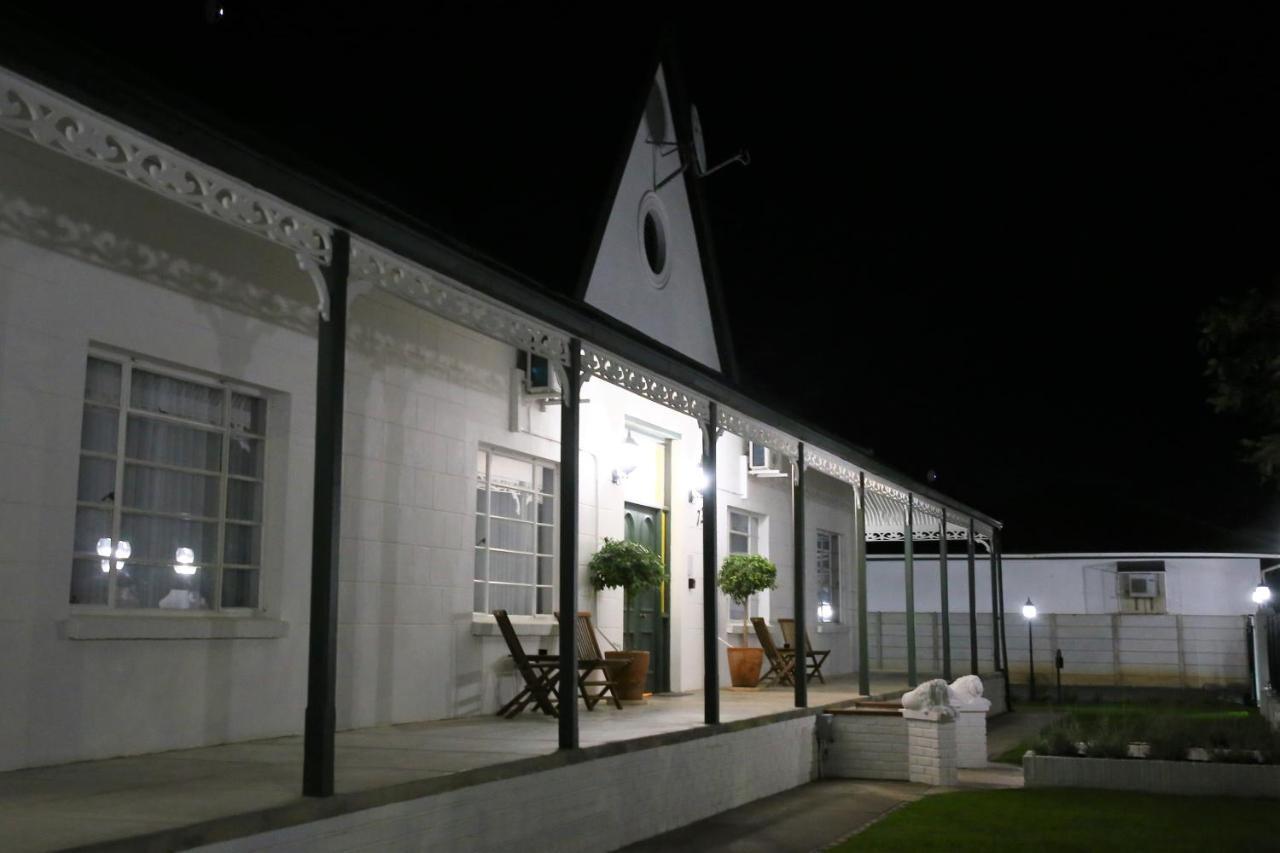 Victorian Square Guesthouse Graaff-Reinet Екстериор снимка