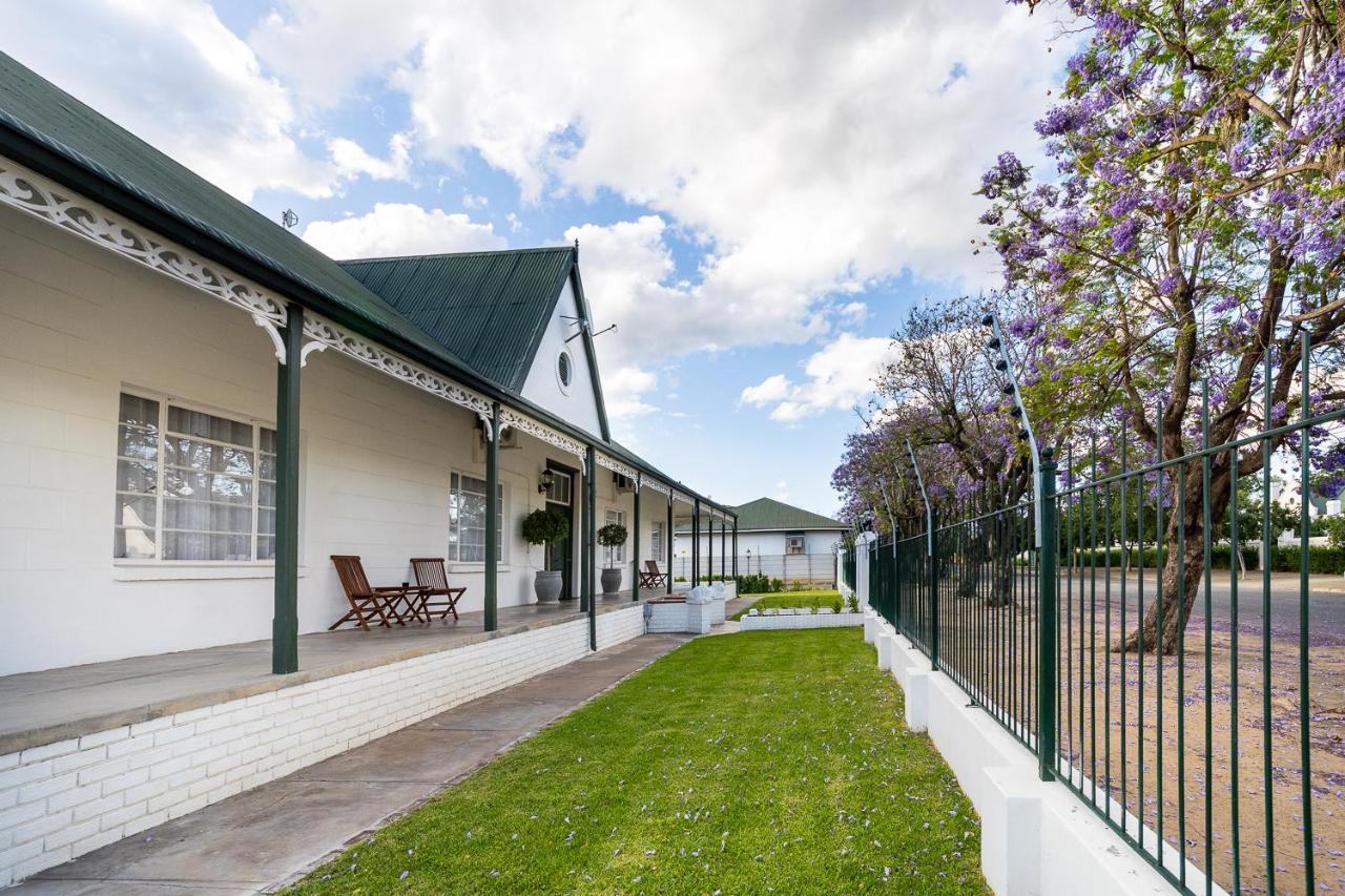 Victorian Square Guesthouse Graaff-Reinet Екстериор снимка