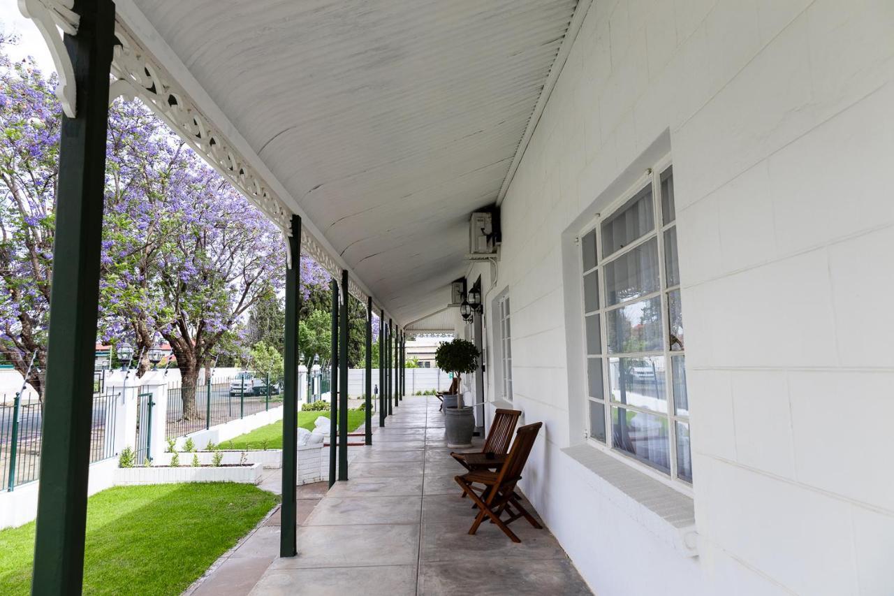 Victorian Square Guesthouse Graaff-Reinet Екстериор снимка