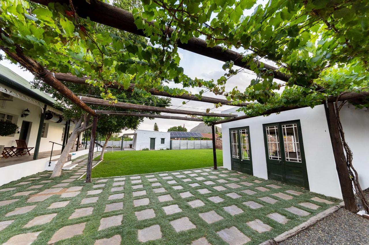 Victorian Square Guesthouse Graaff-Reinet Екстериор снимка