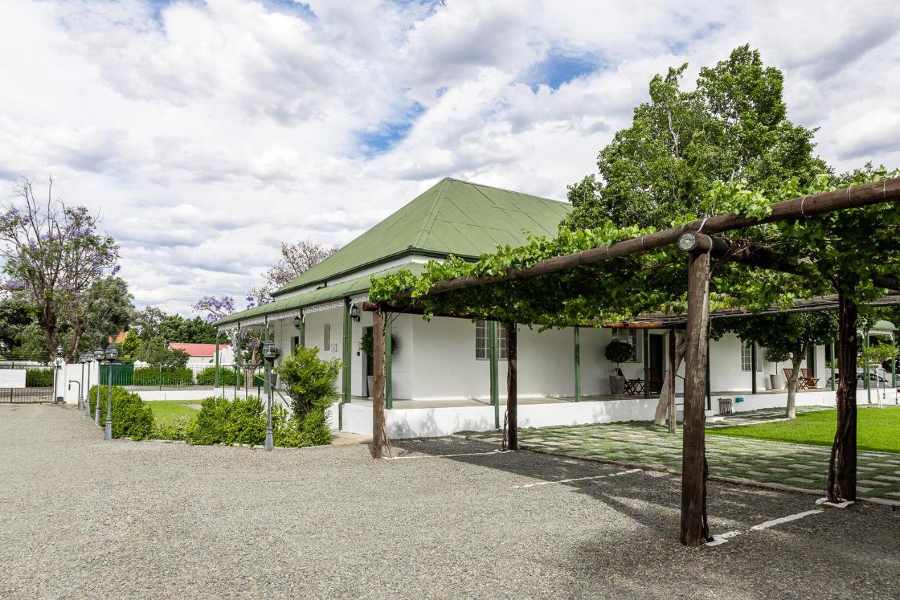 Victorian Square Guesthouse Graaff-Reinet Екстериор снимка