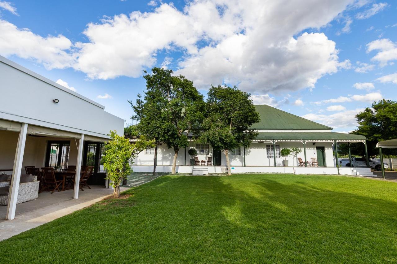 Victorian Square Guesthouse Graaff-Reinet Екстериор снимка