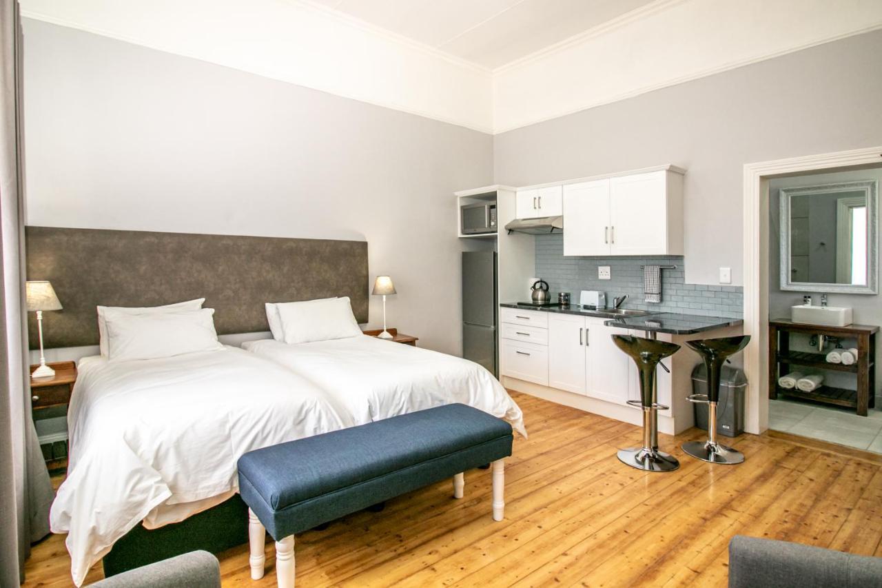Victorian Square Guesthouse Graaff-Reinet Екстериор снимка