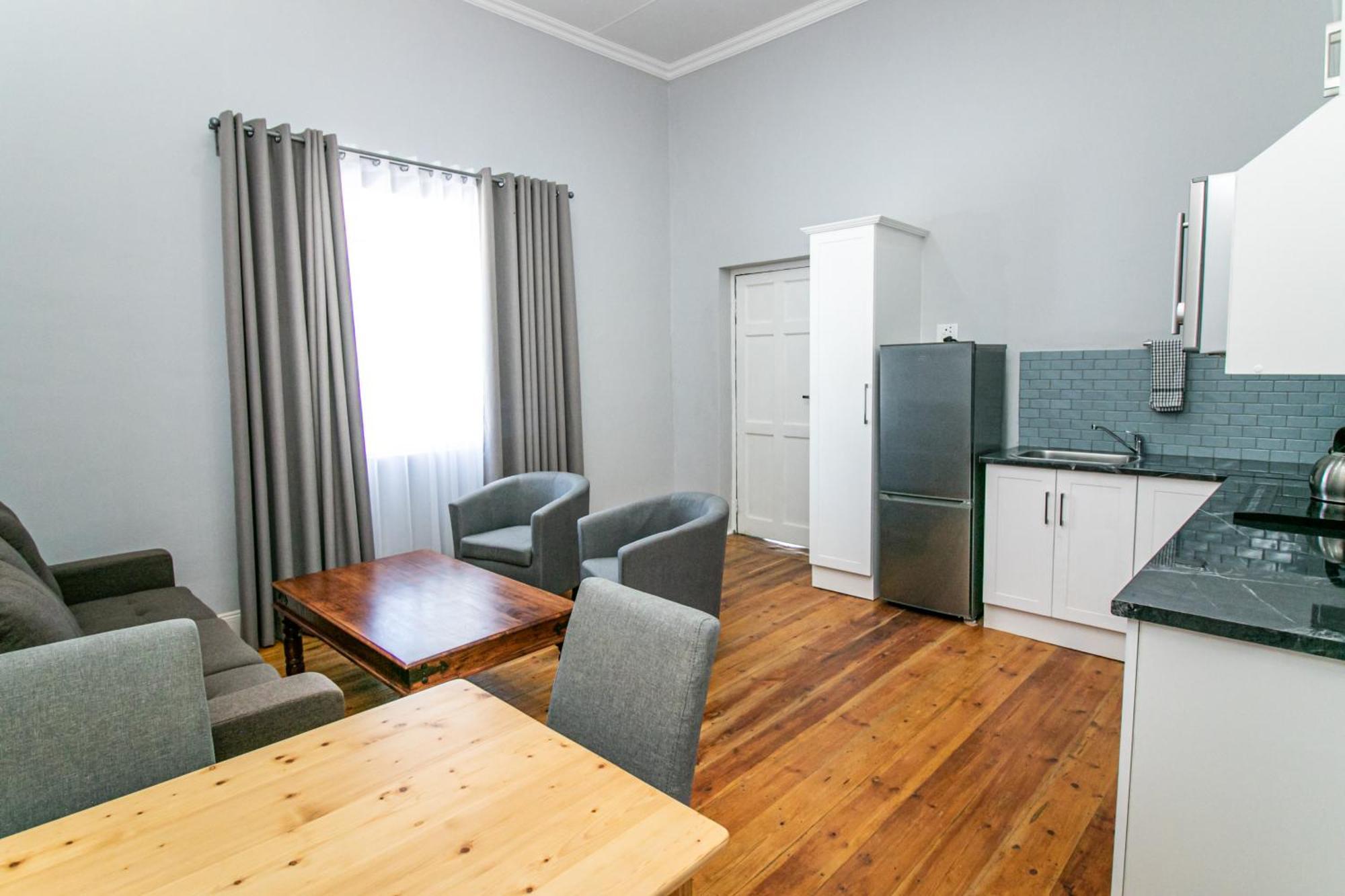 Victorian Square Guesthouse Graaff-Reinet Екстериор снимка