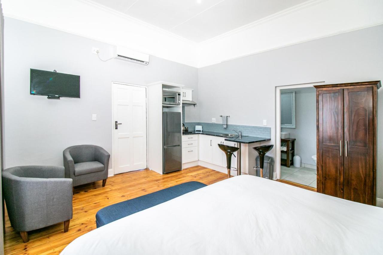 Victorian Square Guesthouse Graaff-Reinet Екстериор снимка