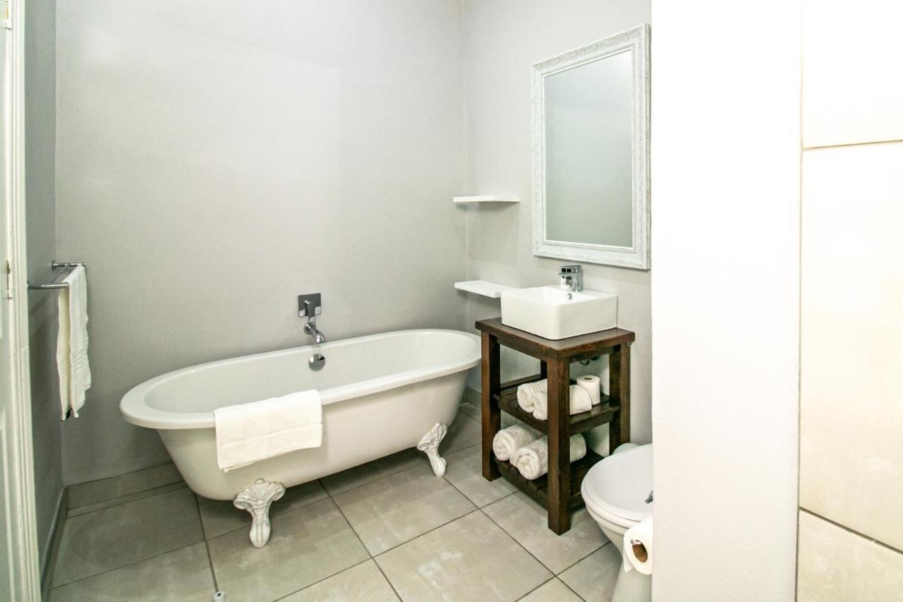 Victorian Square Guesthouse Graaff-Reinet Екстериор снимка