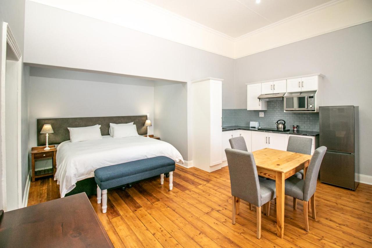Victorian Square Guesthouse Graaff-Reinet Екстериор снимка