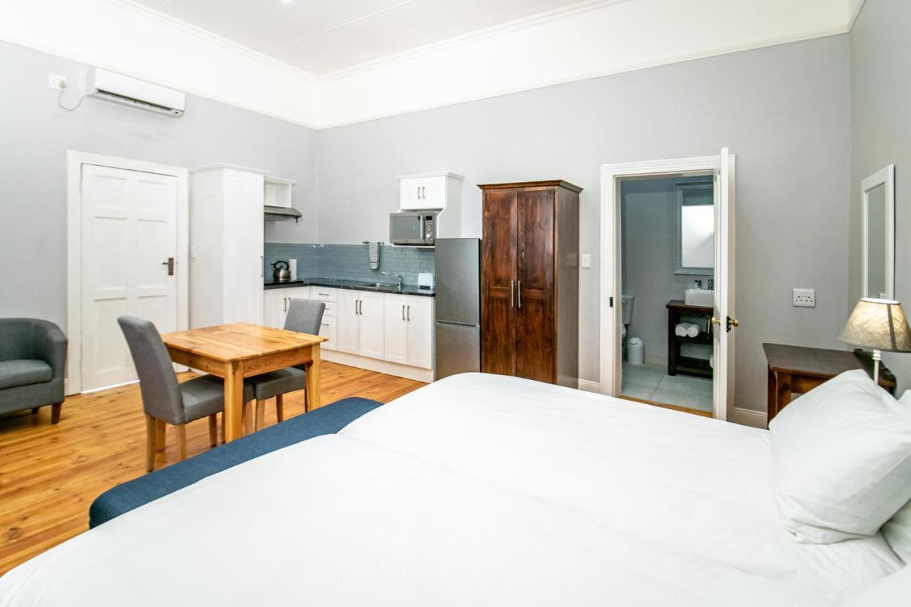 Victorian Square Guesthouse Graaff-Reinet Екстериор снимка