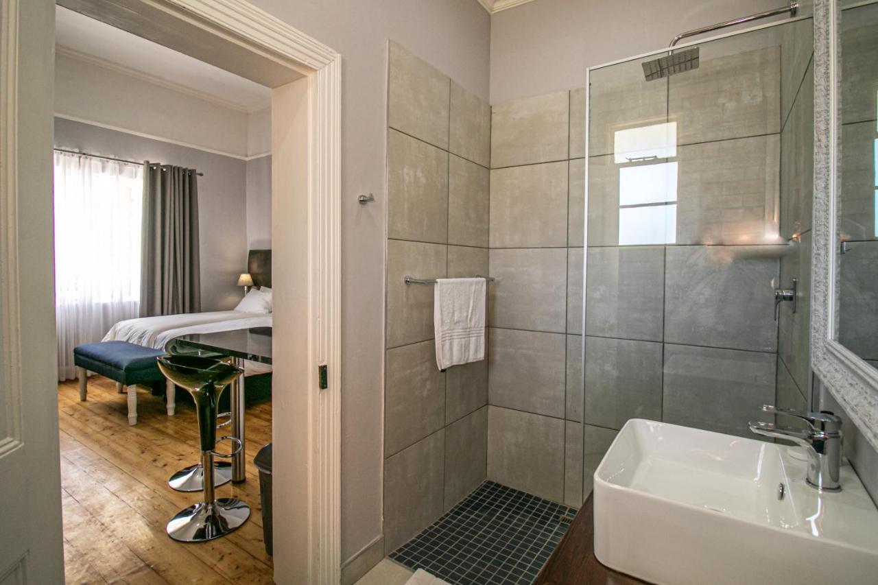 Victorian Square Guesthouse Graaff-Reinet Екстериор снимка
