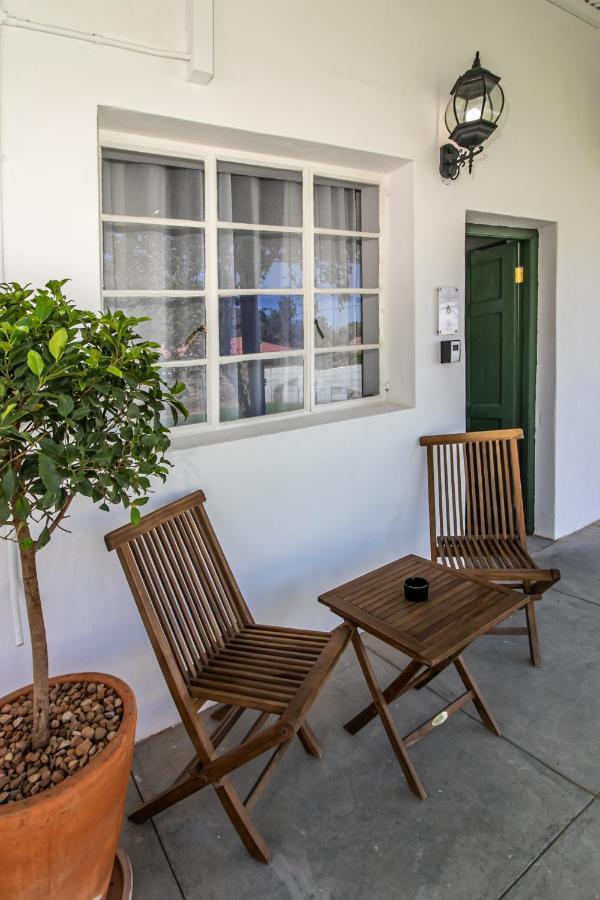 Victorian Square Guesthouse Graaff-Reinet Екстериор снимка