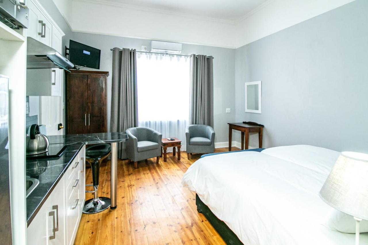 Victorian Square Guesthouse Graaff-Reinet Екстериор снимка