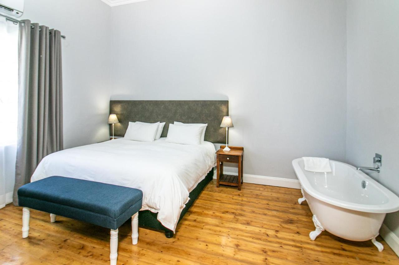 Victorian Square Guesthouse Graaff-Reinet Екстериор снимка