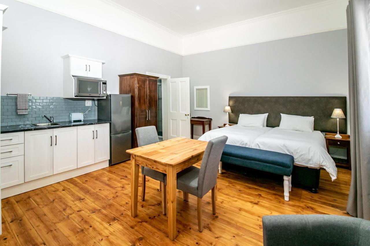 Victorian Square Guesthouse Graaff-Reinet Екстериор снимка