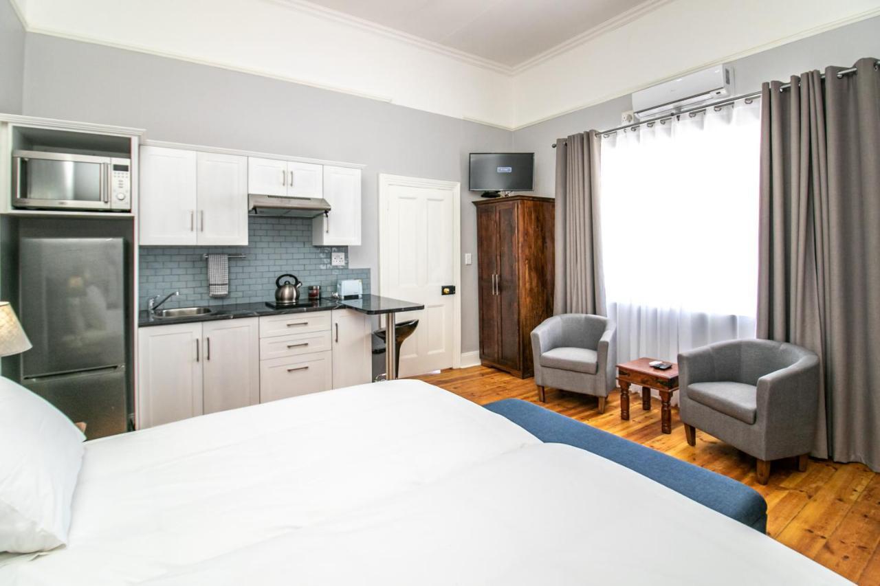 Victorian Square Guesthouse Graaff-Reinet Екстериор снимка