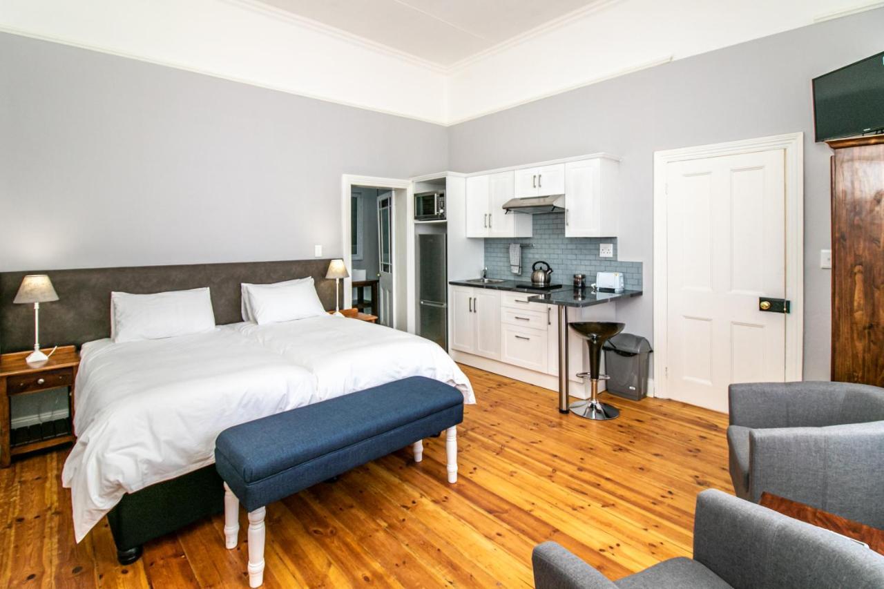 Victorian Square Guesthouse Graaff-Reinet Екстериор снимка