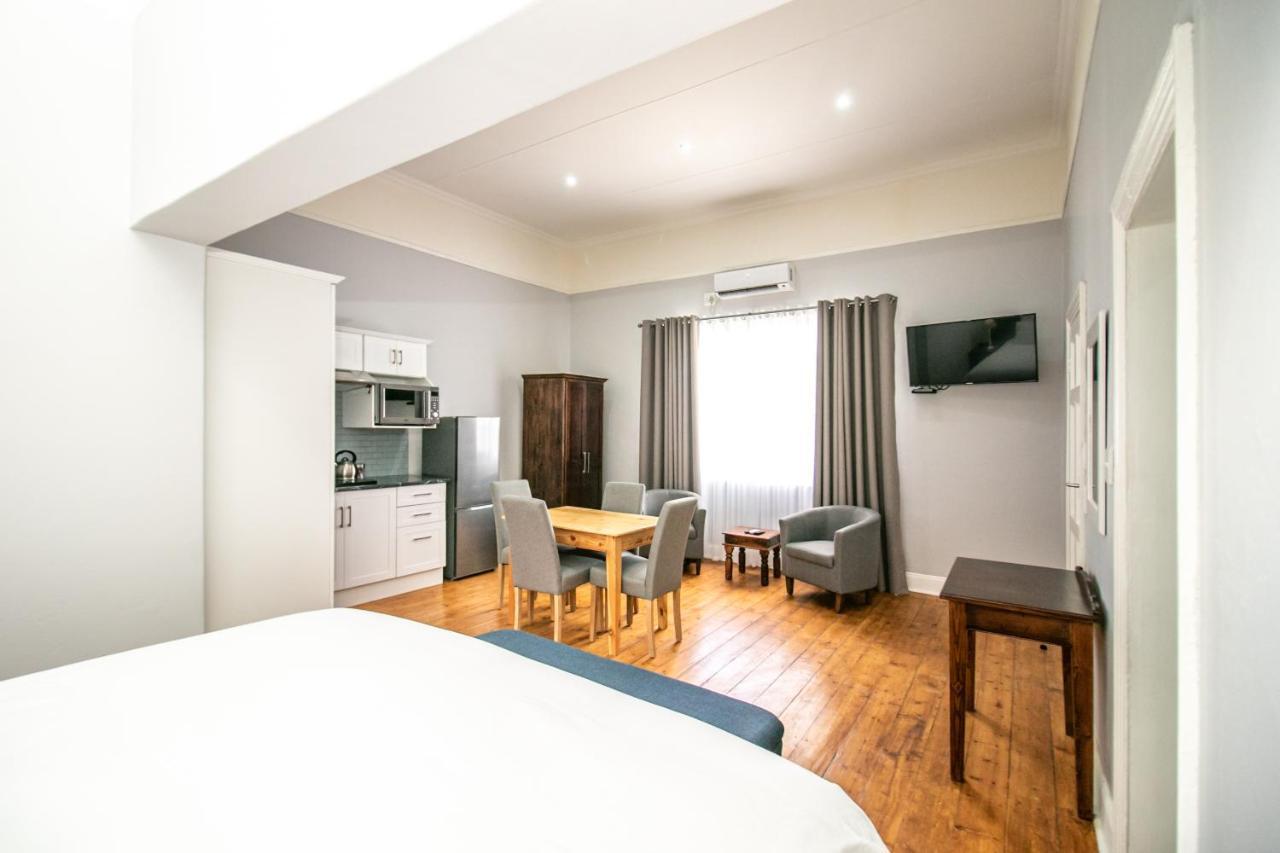 Victorian Square Guesthouse Graaff-Reinet Екстериор снимка