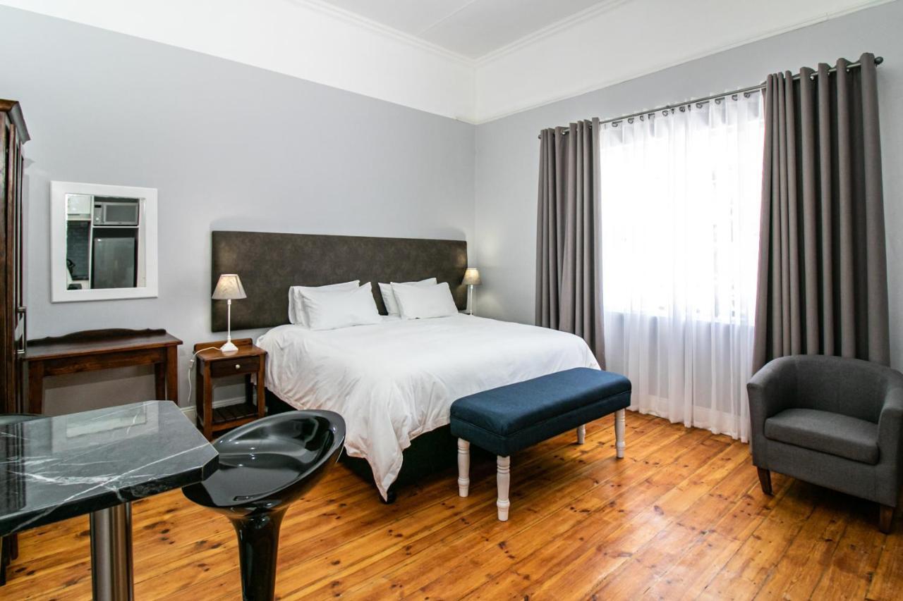 Victorian Square Guesthouse Graaff-Reinet Екстериор снимка