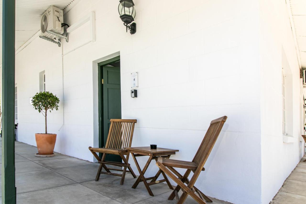 Victorian Square Guesthouse Graaff-Reinet Екстериор снимка