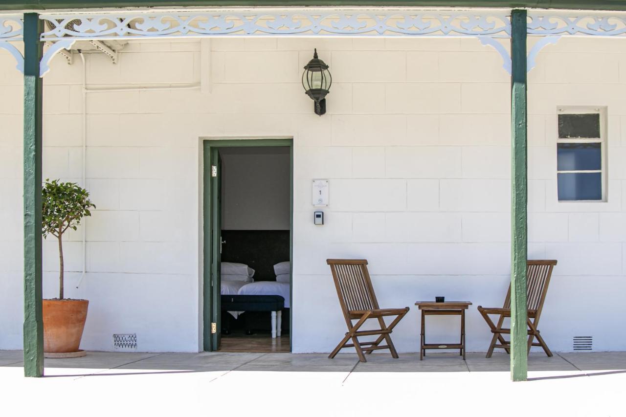 Victorian Square Guesthouse Graaff-Reinet Екстериор снимка