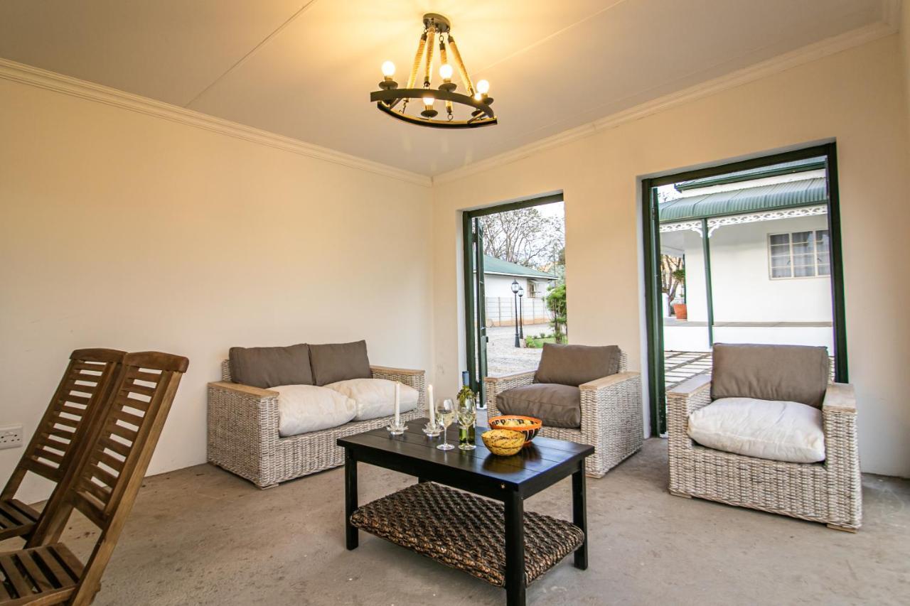 Victorian Square Guesthouse Graaff-Reinet Екстериор снимка