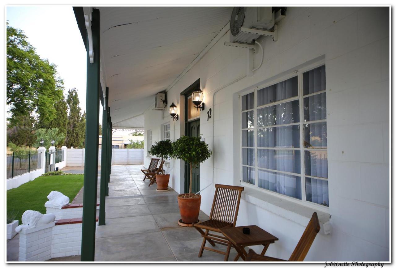 Victorian Square Guesthouse Graaff-Reinet Екстериор снимка