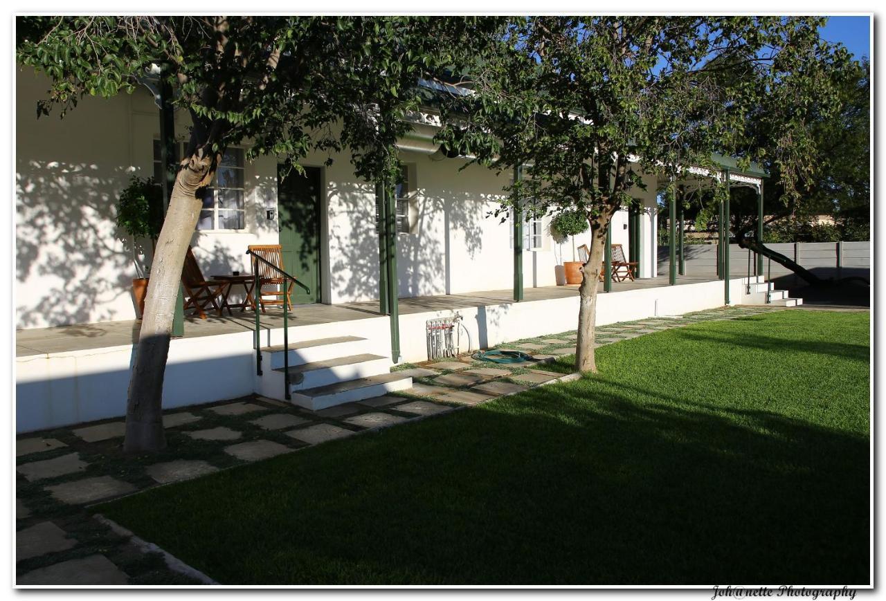 Victorian Square Guesthouse Graaff-Reinet Екстериор снимка